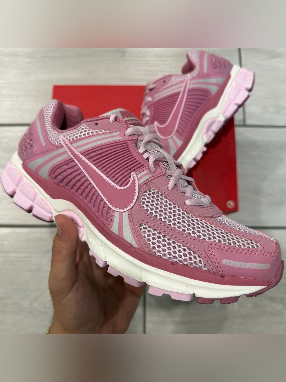NIKE ZOOM VOMERO 5 ELEMENTAL PINK SIZE 10.5 FJ2028-600